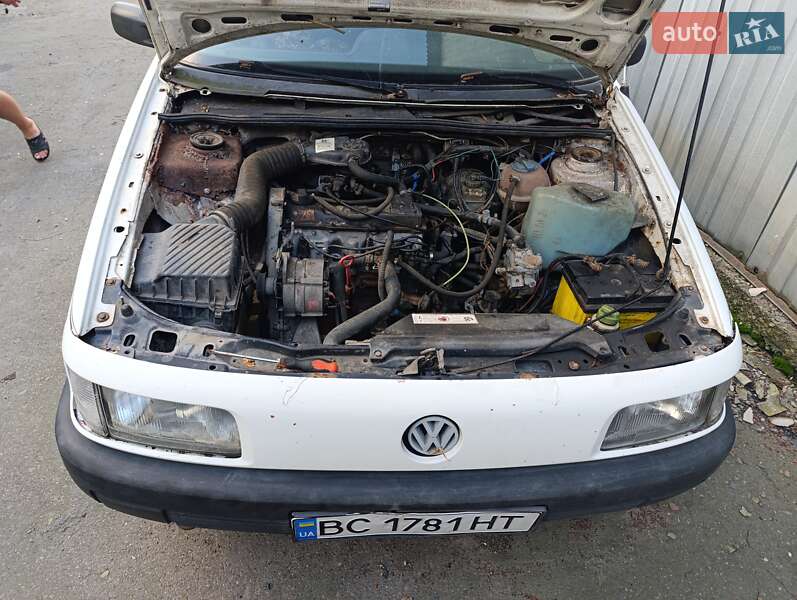 Седан Volkswagen Passat 1992 в Буську