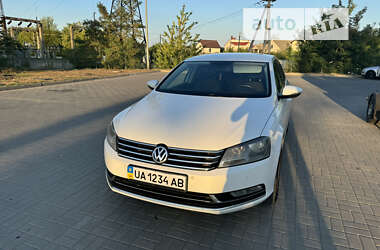 Седан Volkswagen Passat 2011 в Новомосковске