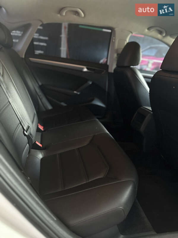 Седан Volkswagen Passat 2018 в Киеве