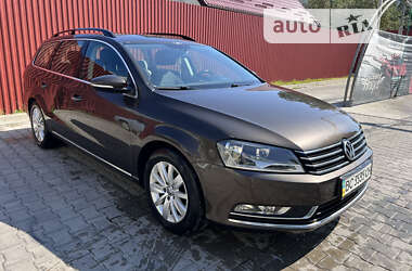 Універсал Volkswagen Passat 2012 в Львові