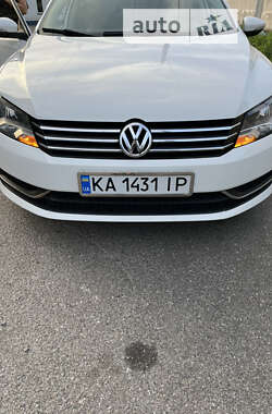 Седан Volkswagen Passat 2011 в Киеве