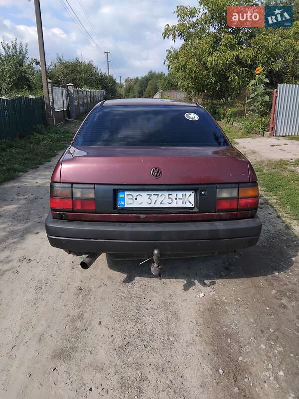 Седан Volkswagen Passat 1988 в Каменке-Бугской