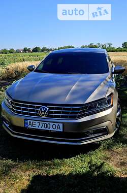 Седан Volkswagen Passat 2016 в Києві