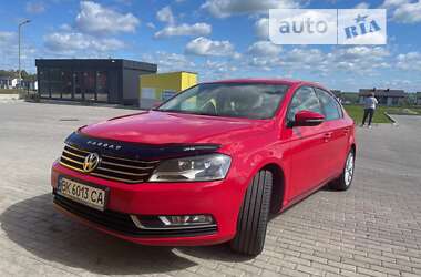 Седан Volkswagen Passat 2013 в Ровно