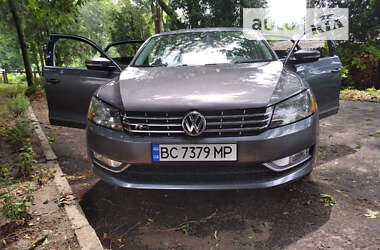 Седан Volkswagen Passat 2013 в Львові