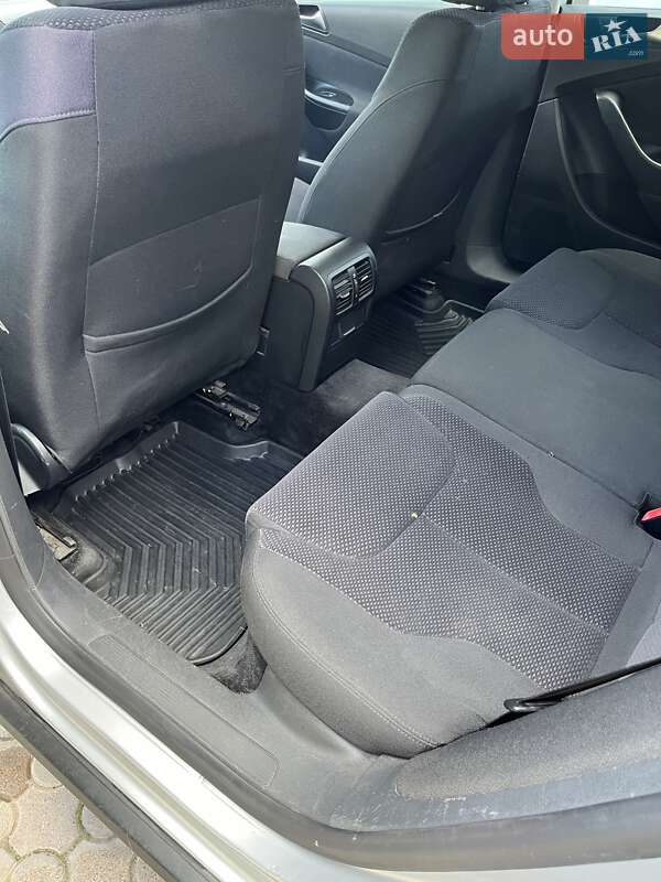 Універсал Volkswagen Passat 2010 в Острозі