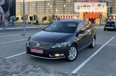 Універсал Volkswagen Passat 2013 в Луцьку