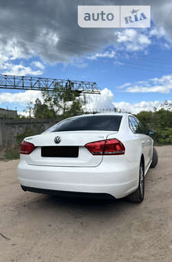 Седан Volkswagen Passat 2014 в Харкові