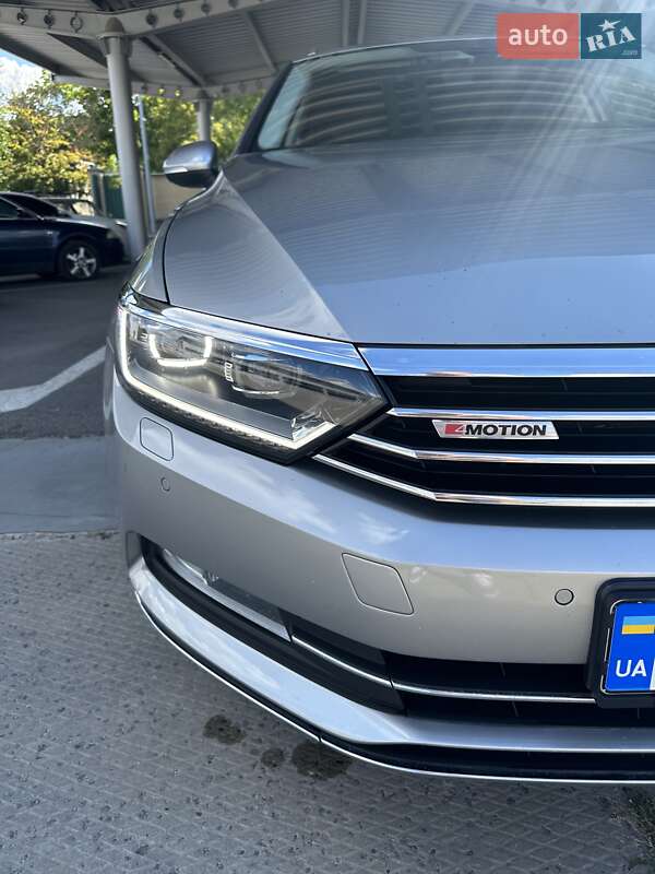 Універсал Volkswagen Passat 2015 в Києві