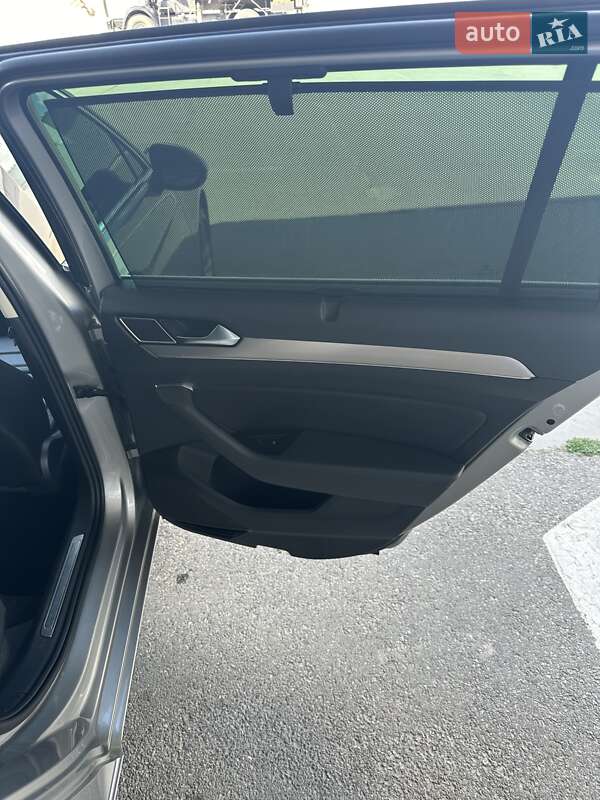 Універсал Volkswagen Passat 2015 в Києві