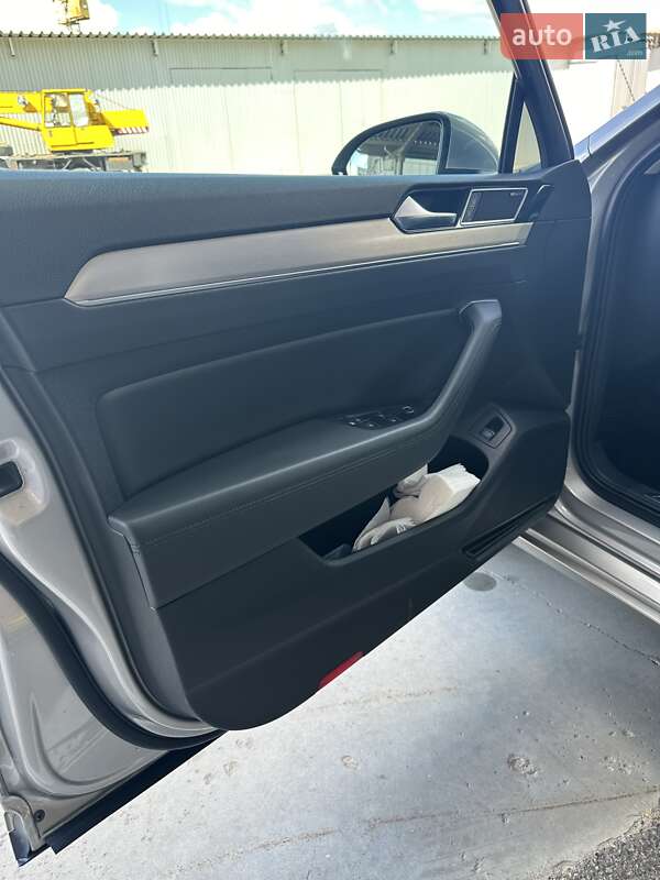 Універсал Volkswagen Passat 2015 в Києві