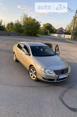 Седан Volkswagen Passat 2008 в Харкові