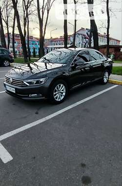 Седан Volkswagen Passat 2017 в Киеве