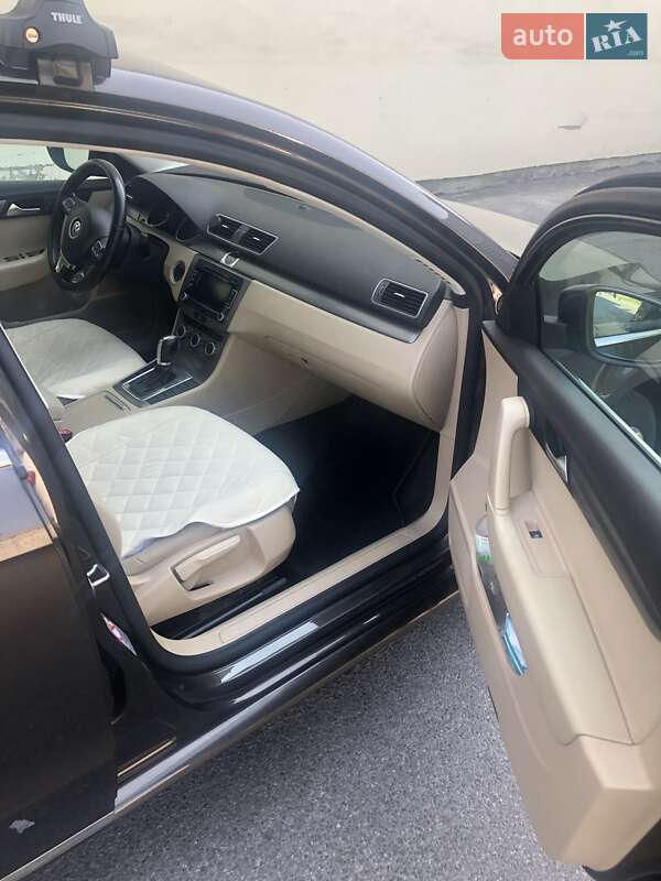 Седан Volkswagen Passat 2013 в Львові