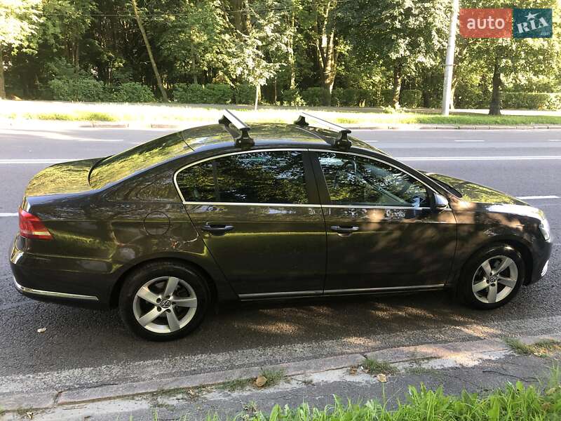 Седан Volkswagen Passat 2013 в Львові