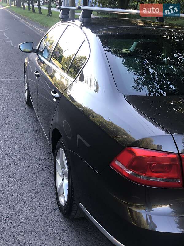 Седан Volkswagen Passat 2013 в Львові