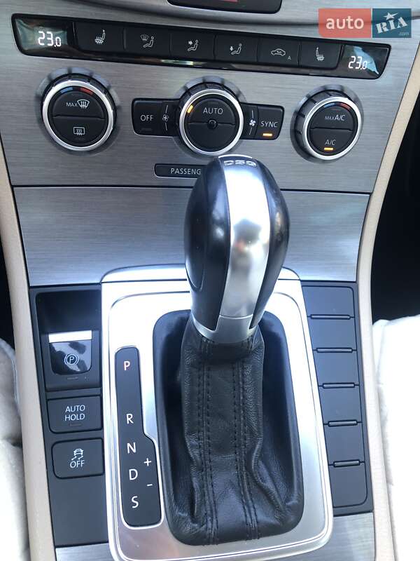 Седан Volkswagen Passat 2013 в Львові