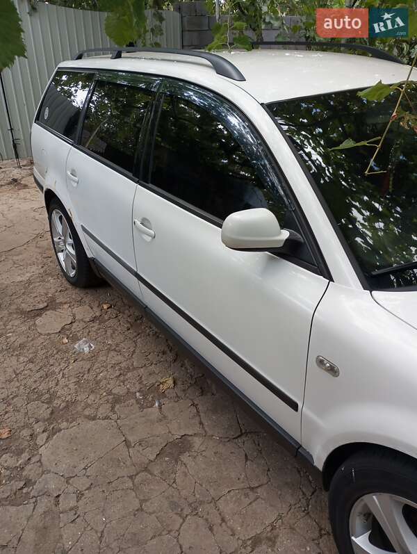 Универсал Volkswagen Passat 1999 в Сарате