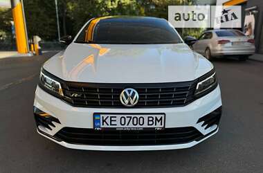 Седан Volkswagen Passat 2016 в Дніпрі