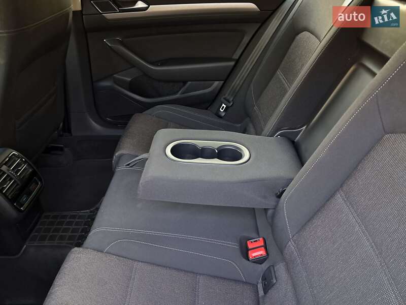 Универсал Volkswagen Passat 2018 в Запорожье