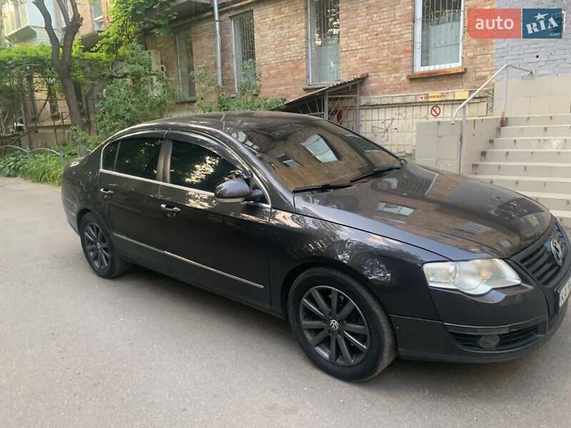 Седан Volkswagen Passat 2005 в Києві