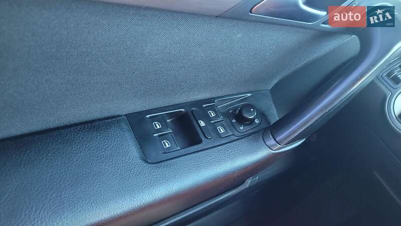 Універсал Volkswagen Passat 2012 в Кропивницькому