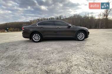 Седан Volkswagen Passat 2017 в Каневе