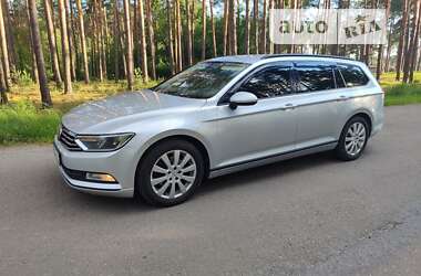 Универсал Volkswagen Passat 2015 в Коростене