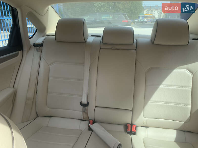 Седан Volkswagen Passat 2016 в Ужгороде