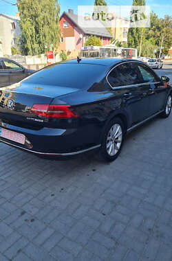 Седан Volkswagen Passat 2015 в Луцьку