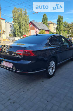 Седан Volkswagen Passat 2015 в Луцьку