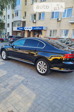 Седан Volkswagen Passat 2015 в Луцьку