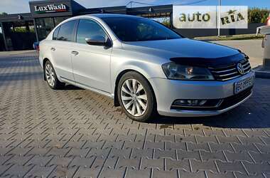 Седан Volkswagen Passat 2011 в Черновцах