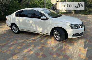 Седан Volkswagen Passat 2012 в Сараті