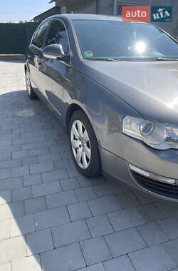 Седан Volkswagen Passat 2005 в 