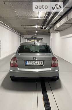 Седан Volkswagen Passat 2003 в Києві