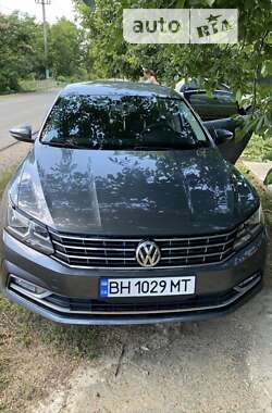 Седан Volkswagen Passat 2016 в Ужгороде