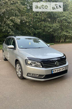 Універсал Volkswagen Passat 2012 в Житомирі