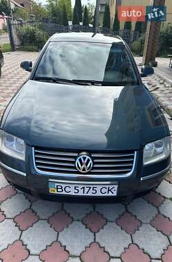 Седан Volkswagen Passat 2004 в Мостиске