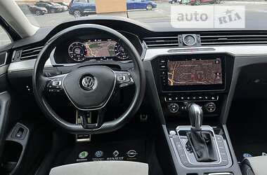 Универсал Volkswagen Passat 2018 в Киеве