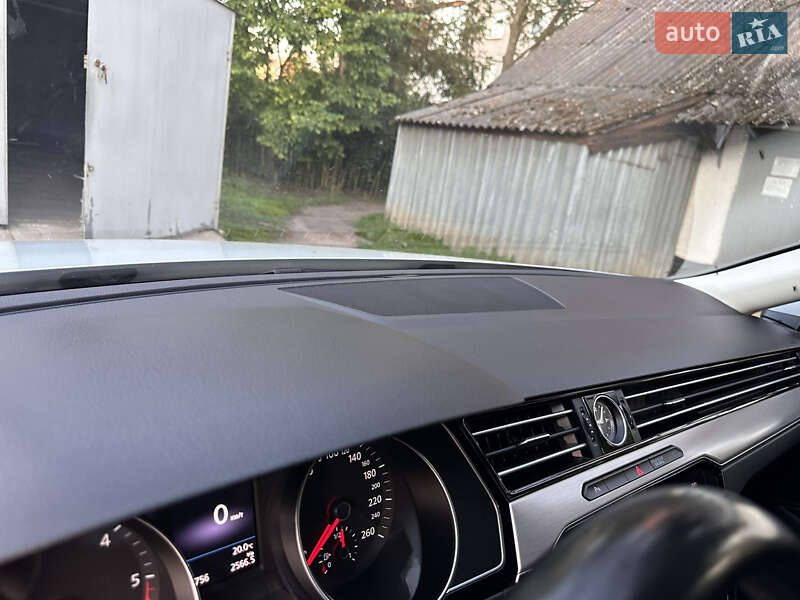 Універсал Volkswagen Passat 2017 в Житомирі