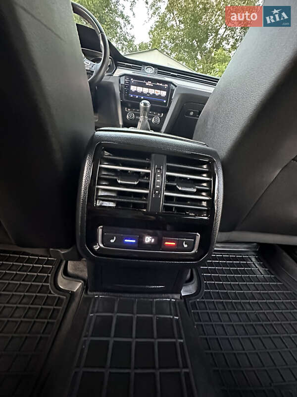 Універсал Volkswagen Passat 2017 в Житомирі
