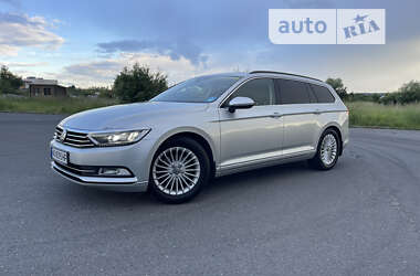 Универсал Volkswagen Passat 2018 в Киеве