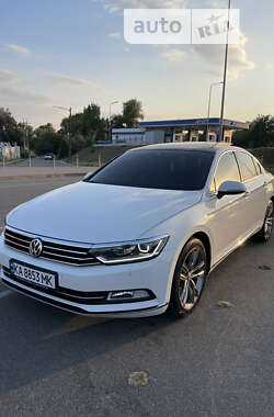 Седан Volkswagen Passat 2018 в Киеве