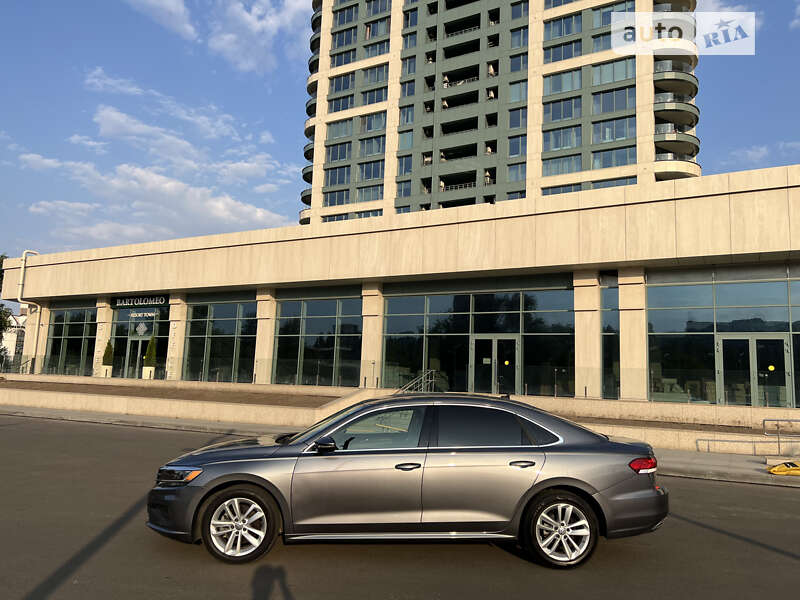 Седан Volkswagen Passat 2020 в Днепре