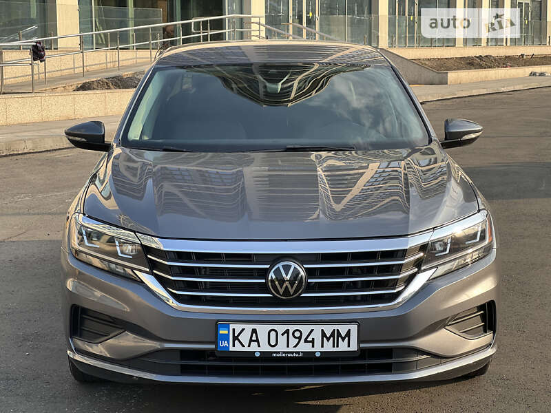 Седан Volkswagen Passat 2020 в Днепре