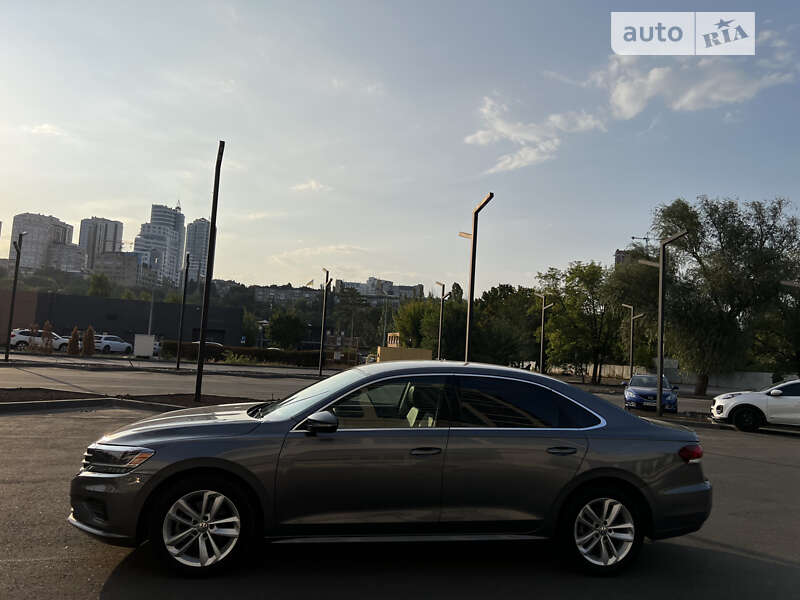 Седан Volkswagen Passat 2020 в Днепре