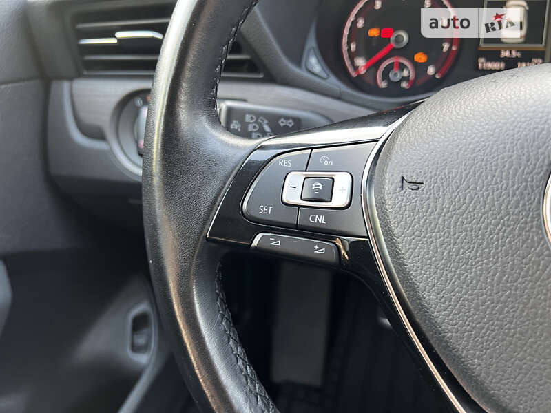 Седан Volkswagen Passat 2020 в Днепре
