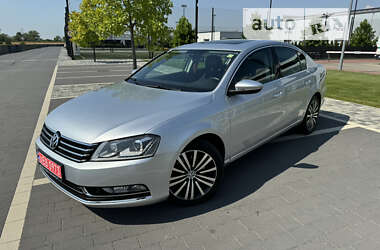 Седан Volkswagen Passat 2012 в Мукачево