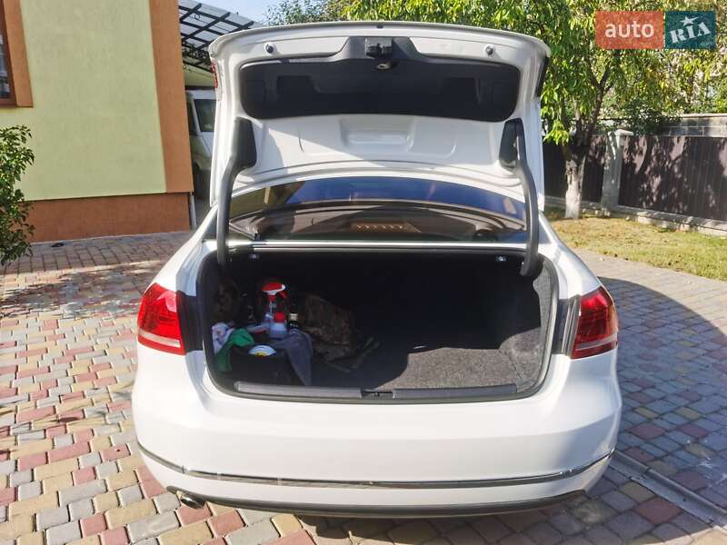 Седан Volkswagen Passat 2013 в Калуші